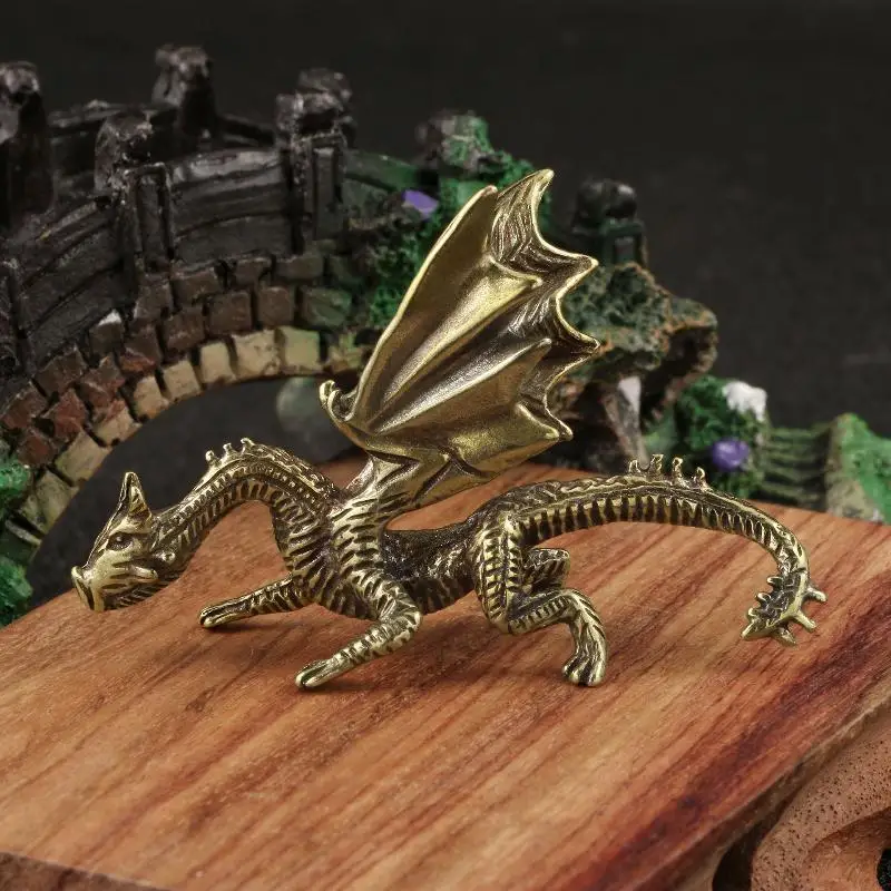 Mini-Messingfiguren von Drachen und Griffins, detaillierte Schnitzereien, antike Oberfläche, Schreibtischdeko, Sammlerstück – Detail 1