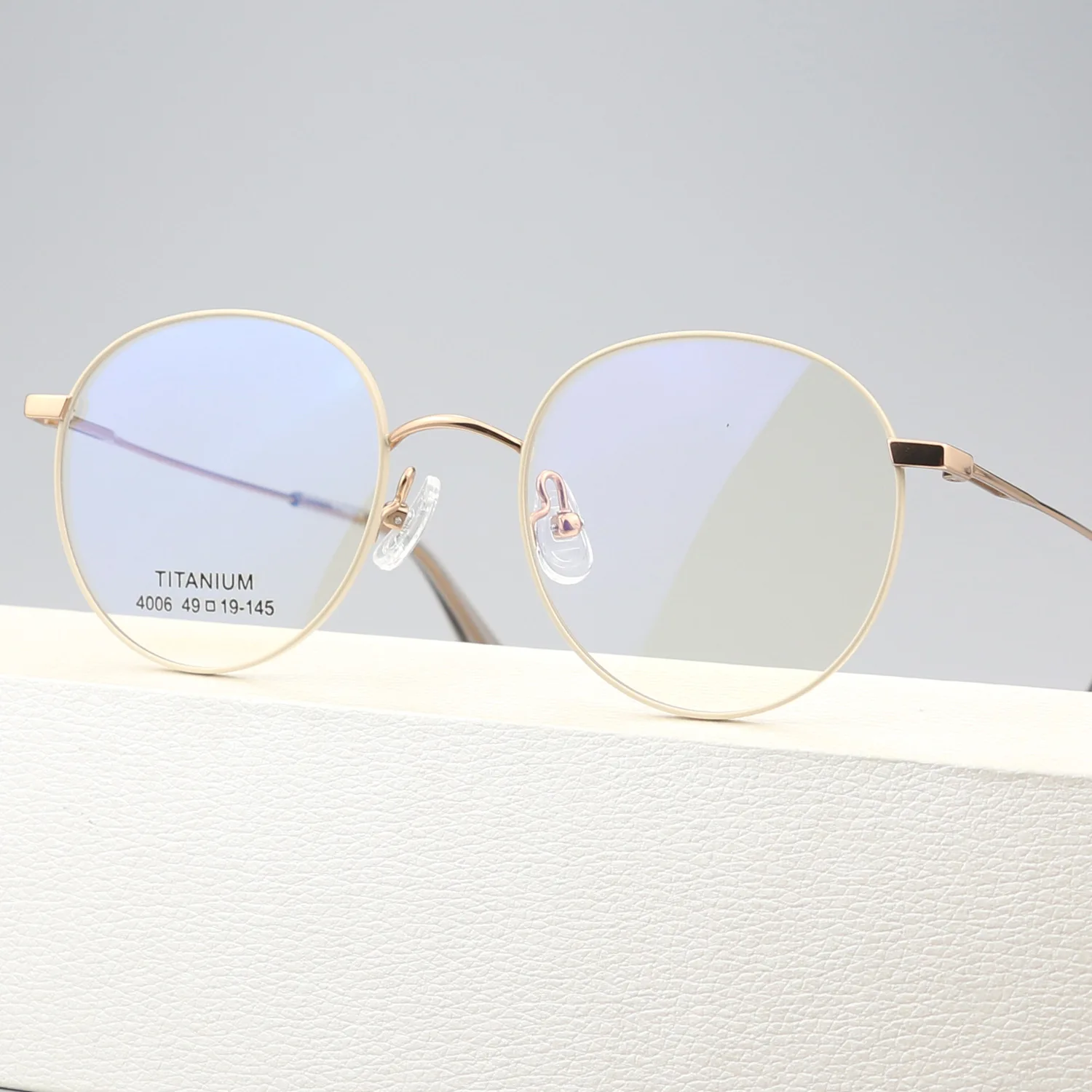 

New Fashion Eyewear Retro Square Titanium Eyeglasses Myopia Optical Prescription Glasses Frame For Men And Women Spectacles