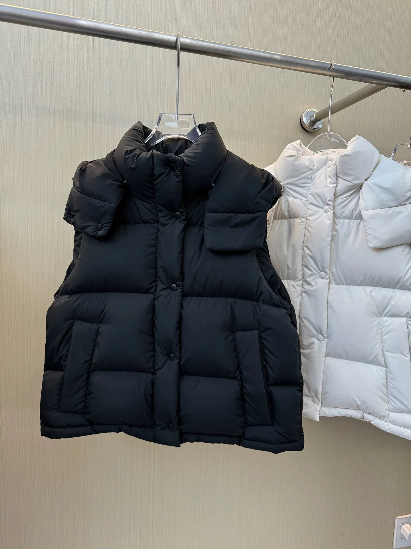 Dames kort lichtgewicht donsvest met capuchon, winddicht, waterdicht, witte eendendons geïsoleerd puffergilet, buitensportjack