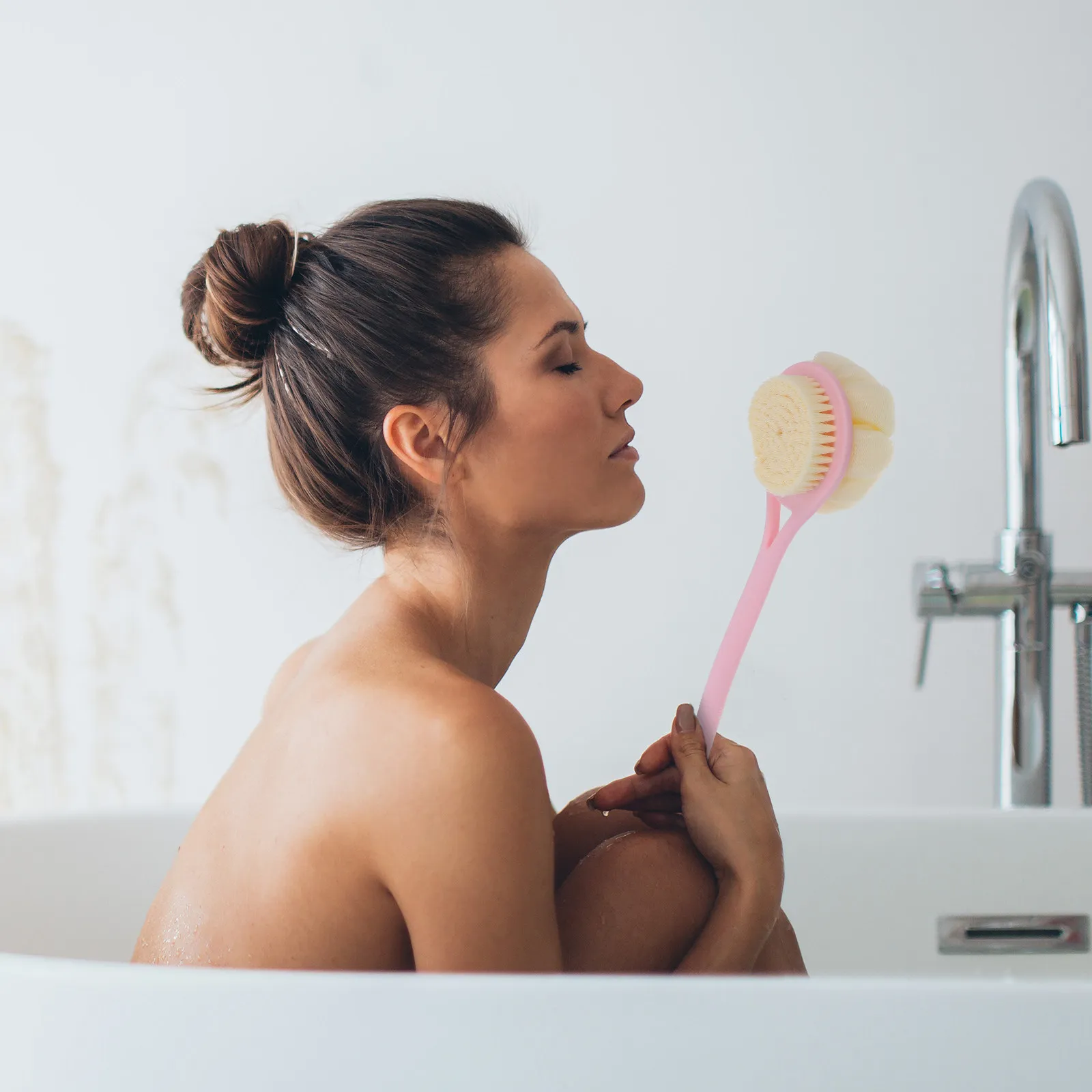 

1Pcs Long Handle Bath Ball Body Cleaner Back Scrubber Shower Ball Net Mesh Bubble Massage Bath Tool Hanging Hole Shower Supply