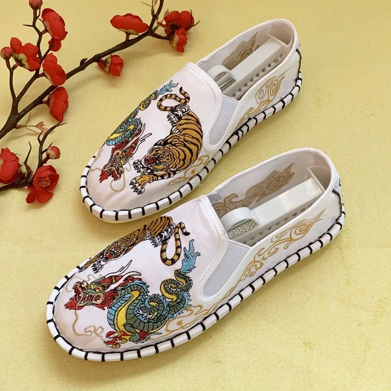 

2025Обувь для женщин, кроссовки, мужские кроссовки в этническом стиле с вышивкой, уличная одежда в китайском стиле, модная повседневная винтажная обувь в старом Пекине