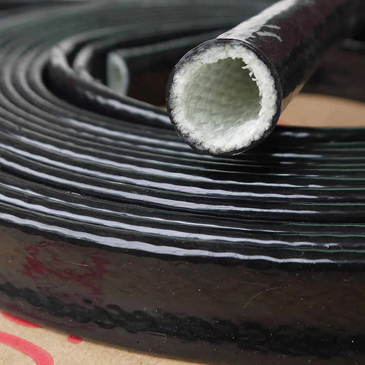 Black 4mm~100mm High Temperature Resistant Fiberglass Tube Silicone Resin Coated Glass Fiber Braided Fireproof Sleeve