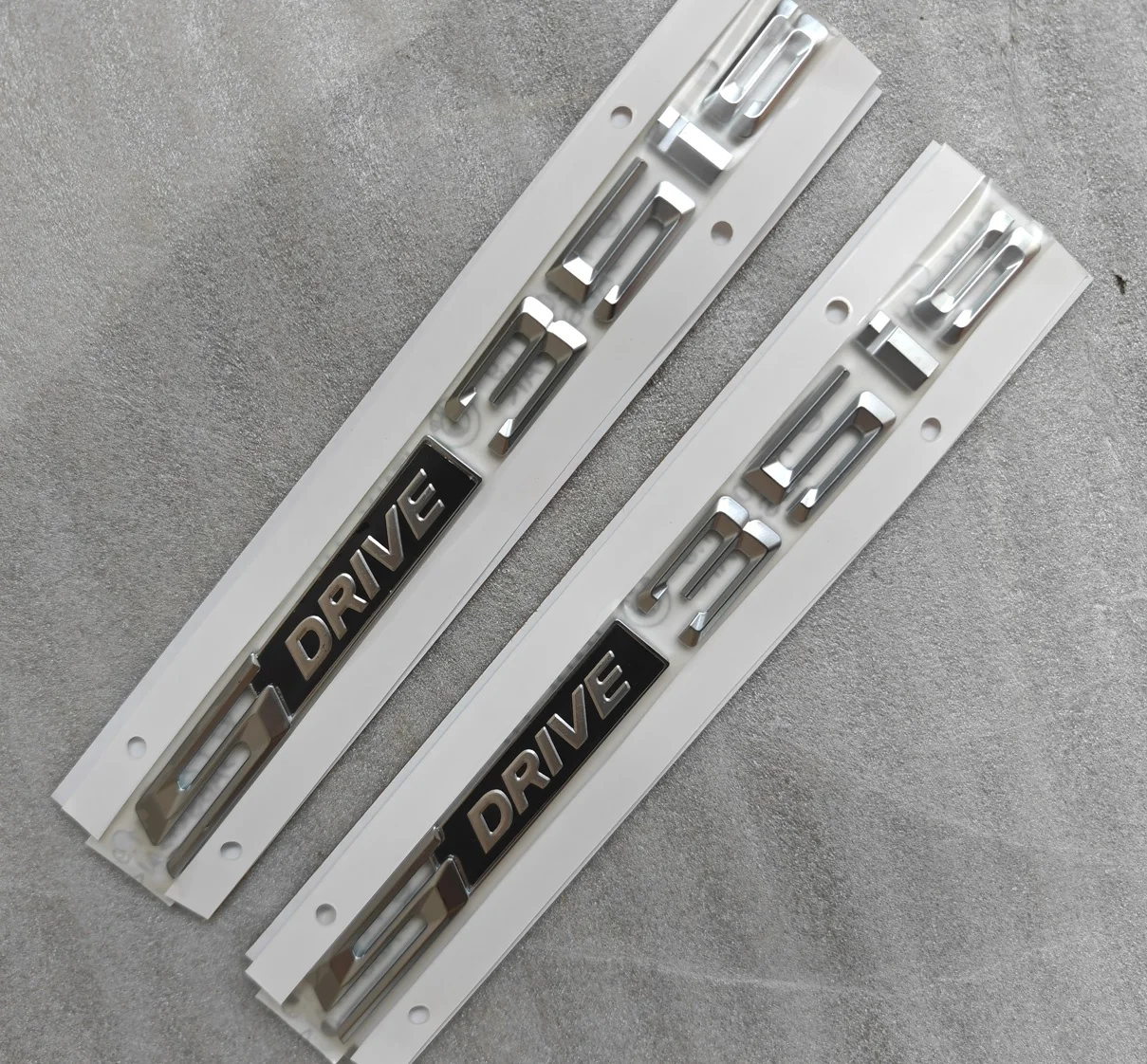 2x SDrive35is SDrive Letter Fender EMBLEM BADGE for Z4 E89 3.5i 35is S Drive