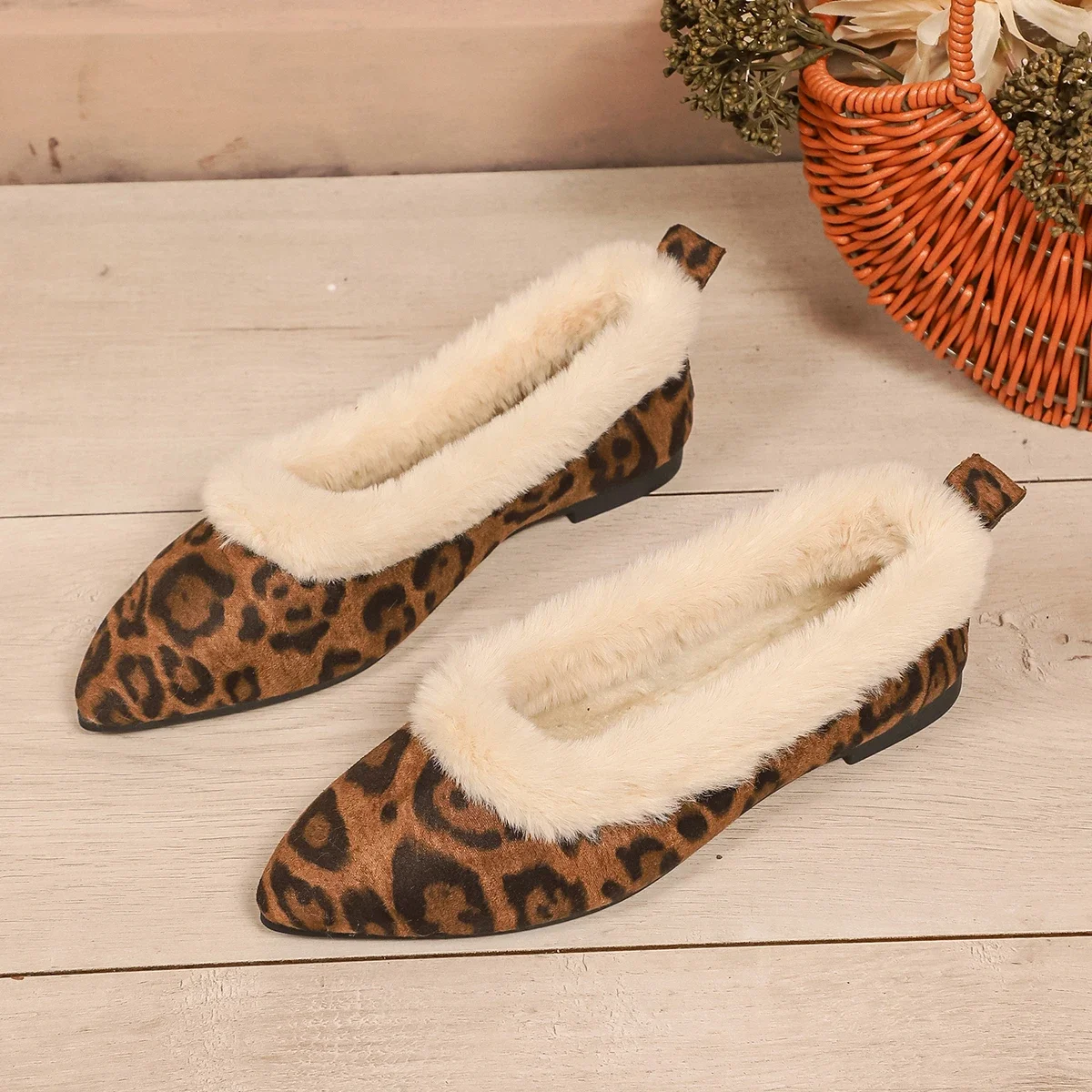 النمط الفرنسي شقة القاع الرجعية الجلد المدبوغ ساحة تو مع المخملية للنساء الخريف والشتاء جديد قدم واحدة أحذية القطن الدافئة مغرفة