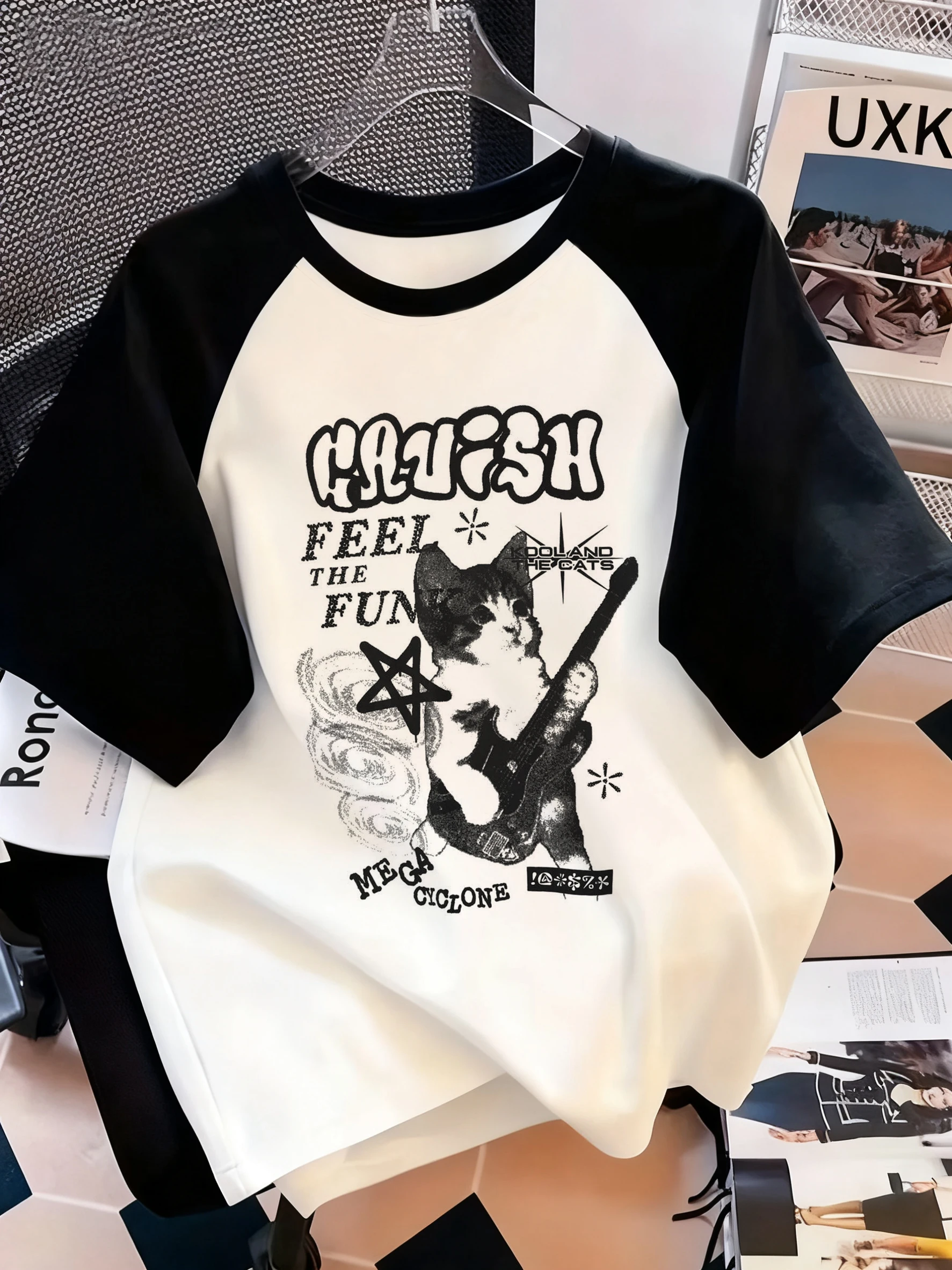 Camiseta Y2k con estampado de gato y música, camiseta con cuello redondo, pantalón corto informal, Top de manga para primavera y verano, ropa para mujer