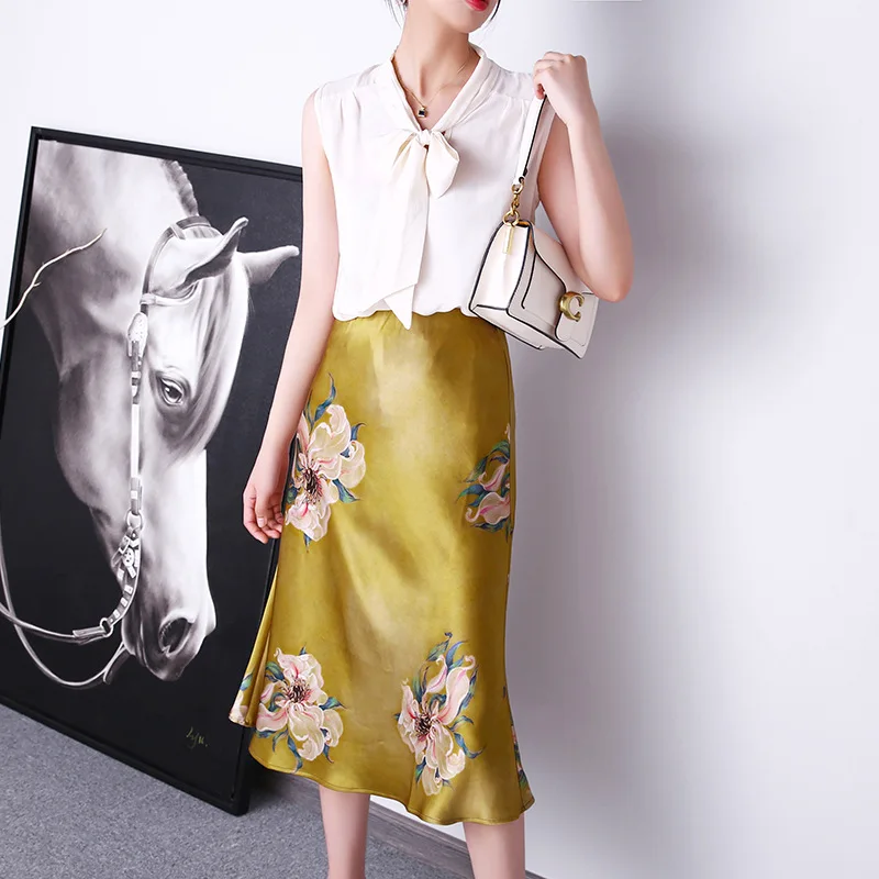 

2024 Spring/Summer New Printed Satin Simple Elastic High Waist 45 Degree Oblique Cut Long Skirt Triacetic Acid Half Skirt