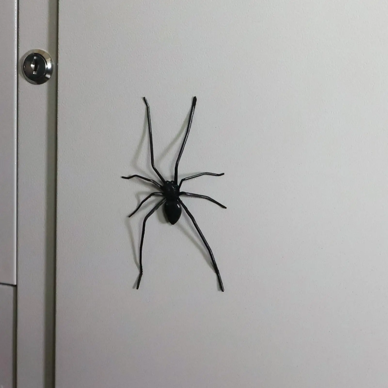 Fridge Spider Magnets Funny Prank Gadget Creepy Decor Fake Spider Refrigerator Magnets for Door Home Kitchen Bedroom Office