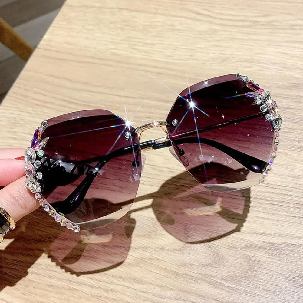 Luxury Brand Design Vintage Rimless Rhinestone Sunglasses Women Men Fashion Gradient Lens Sun Glasses Shades for Female 2024