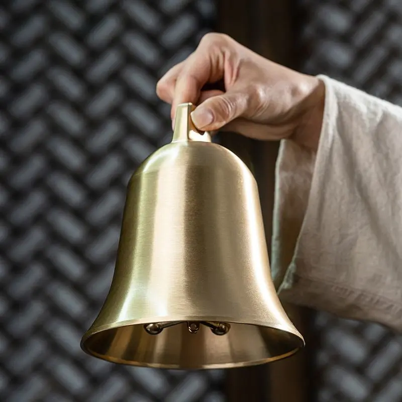Vintage Oversized Copper Bells Chimes Brass Summoning Wind Chimes Thickened By Hand Large Volume Decorations Crafts Instruments