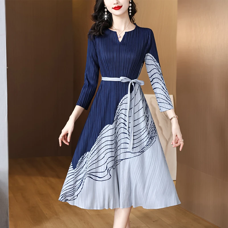 

Pleated 2023 New Silk Color Block Printed Women's Dress V-neck Loose Large Elastic Belt Slim Fit Knee Length Dress