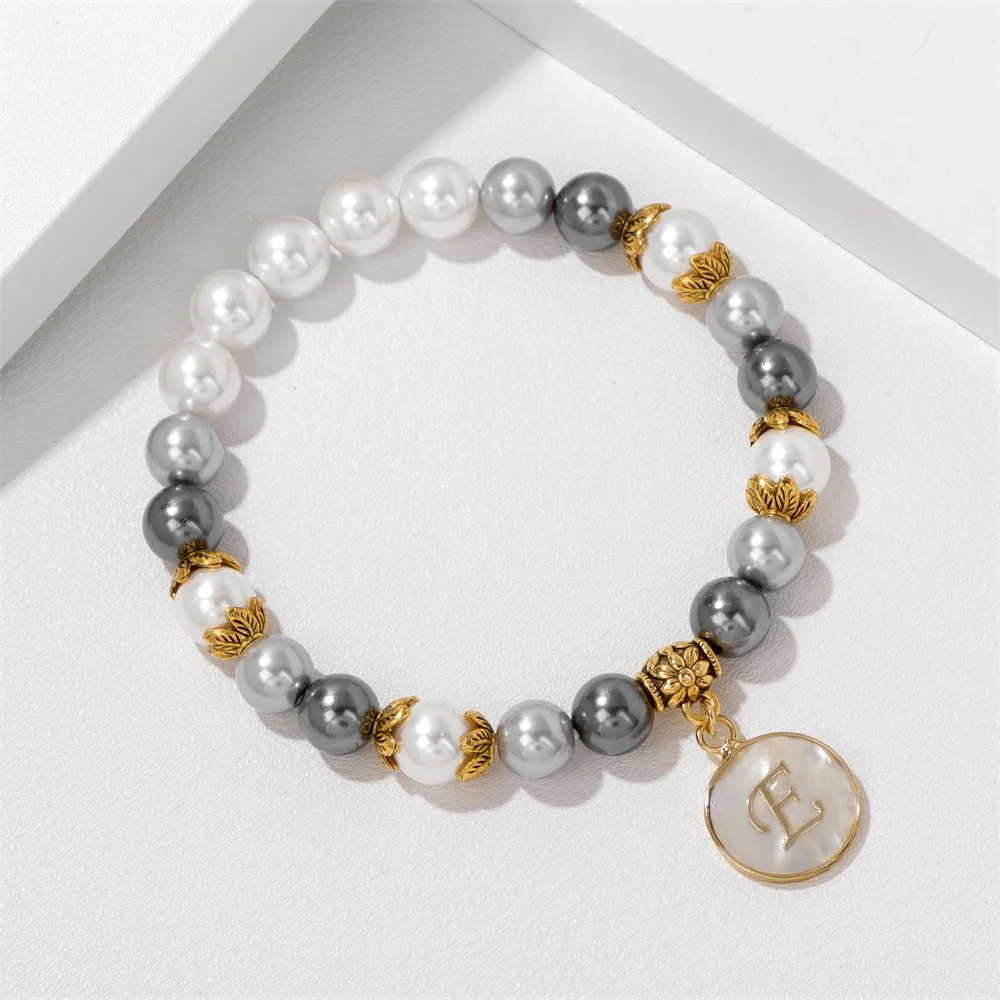 26 Anfangs buchstaben Charme Armband bunte Muschel Perle Perle Armband A-Z Alphabet Name Stretch Armreif Schmuck Geschenk für Frauen Männer