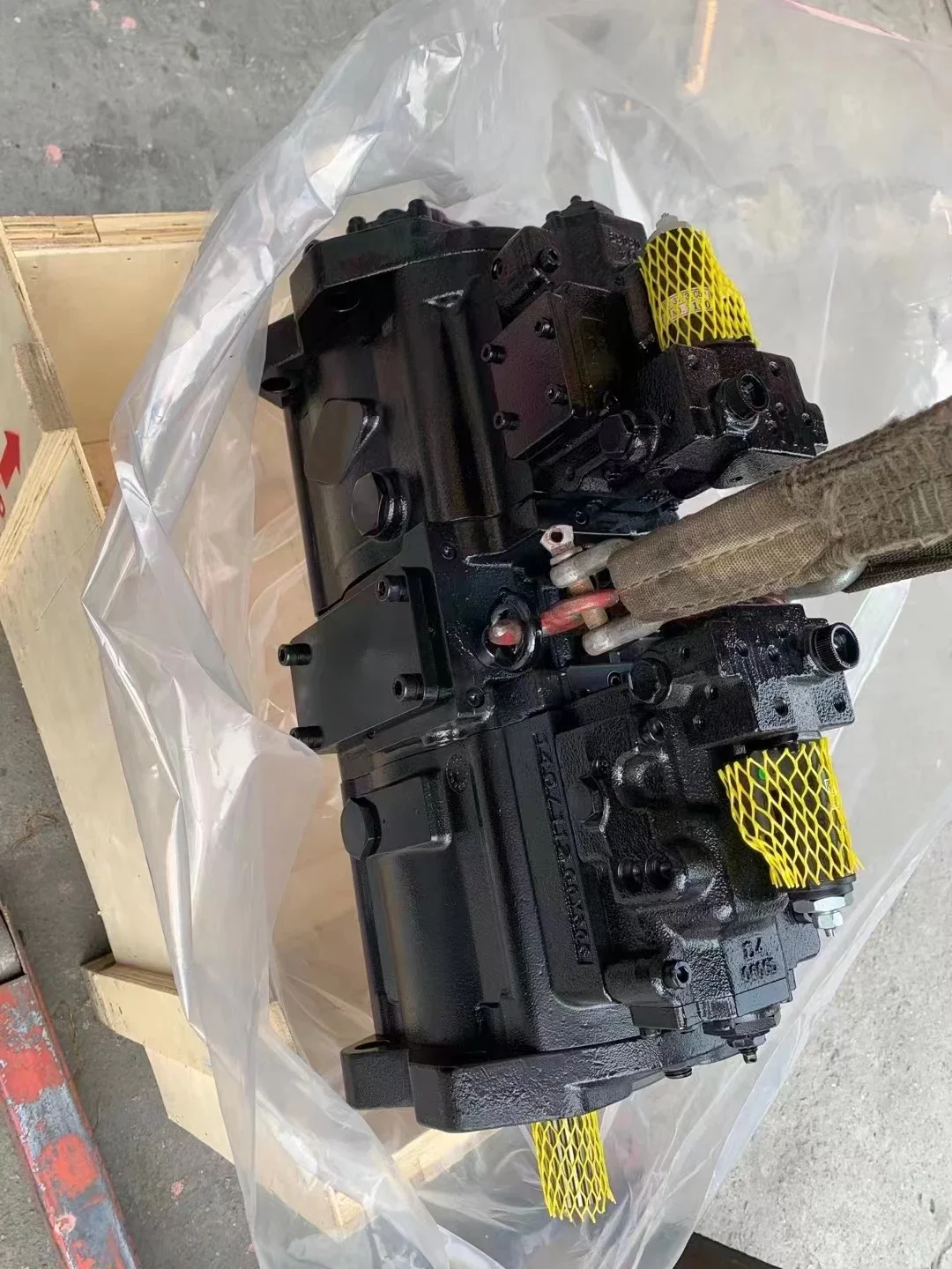 Hydraulic Piston Pump K3V112DTP1K9R-YT0K-HV YN10V00036F1 For Kobelco SK210-8