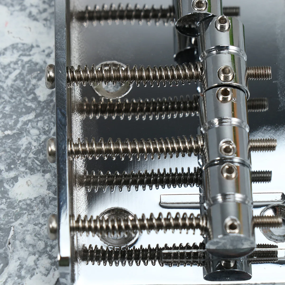 

1 Set GA1022 5 String Metal Saddle Bridge Strain Plate Bridge for Musical Instrument Replacement Guitar Ukulele (Silver)