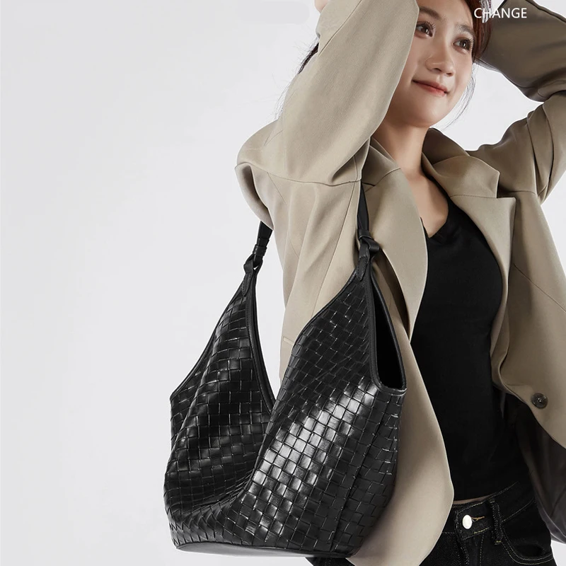 

Genuine leather large capacity bag for women 2025 new style bags fashionable and stylish cowhide woven pattern commuting bag