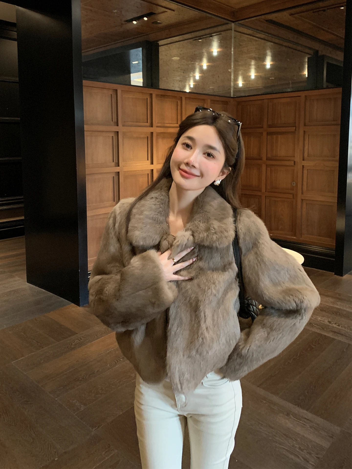 

Lusit Rabbit Whole Skin Real Rabbit Fur Coat ort Sle 2025 Winter High End Vintage Collar ort Fur Outerwear for Women