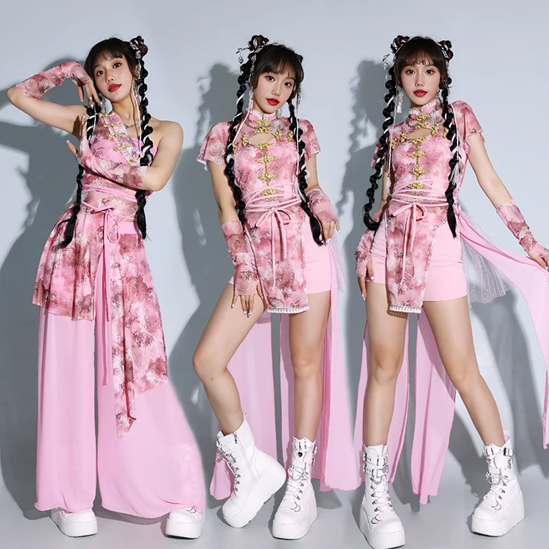 2025 الوردي المرحلة زي فتاة مجموعة أداء الزي النساء الجاز Kpop ملابس الرقص شبكة السراويل النمط الصيني الملابس AMY2573