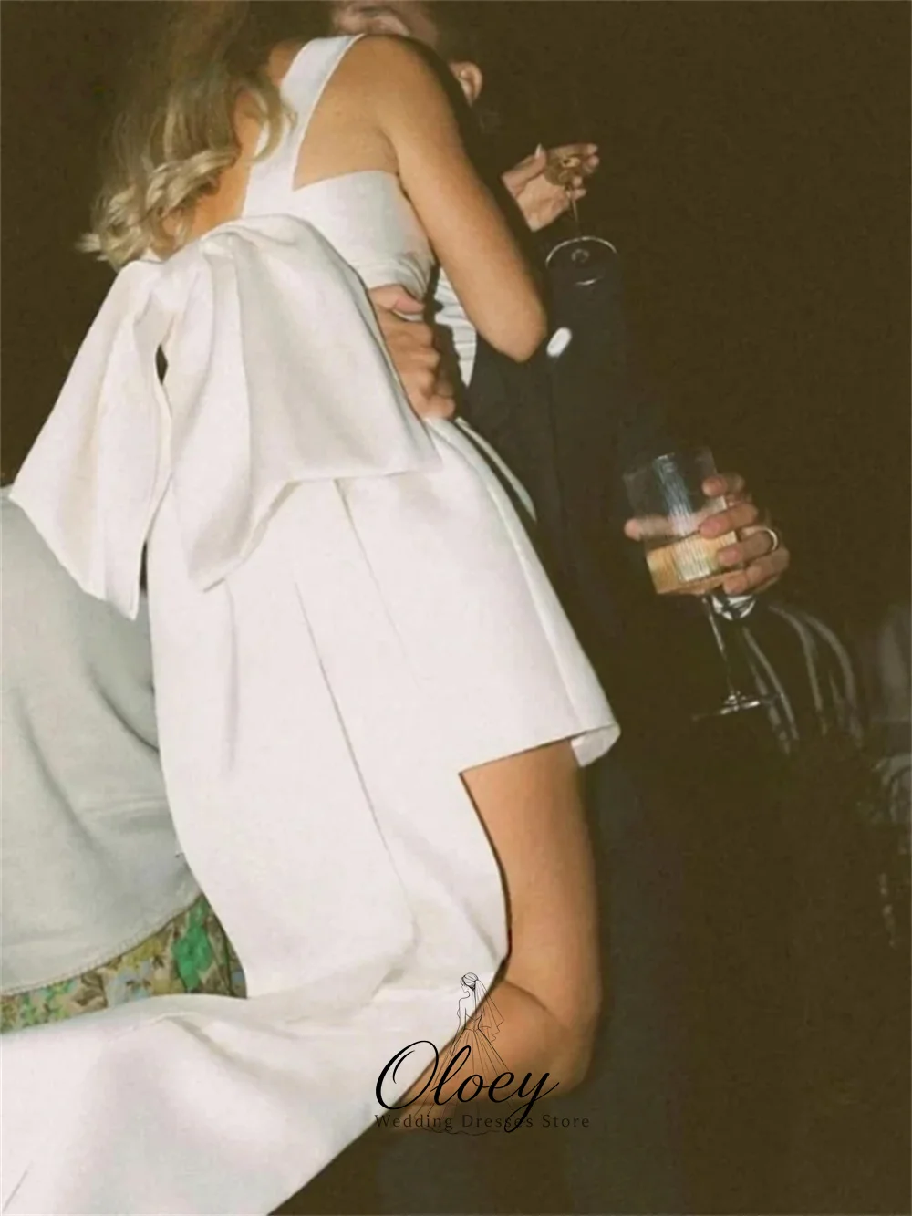 OLOEY Vestido de Novia Moderno de Satén con Tirantes Anchos y Escote Cuadrado, con Lazo y Fajín Largo, Vestido de Novia Corto Personalizado para Fiesta de Bodas