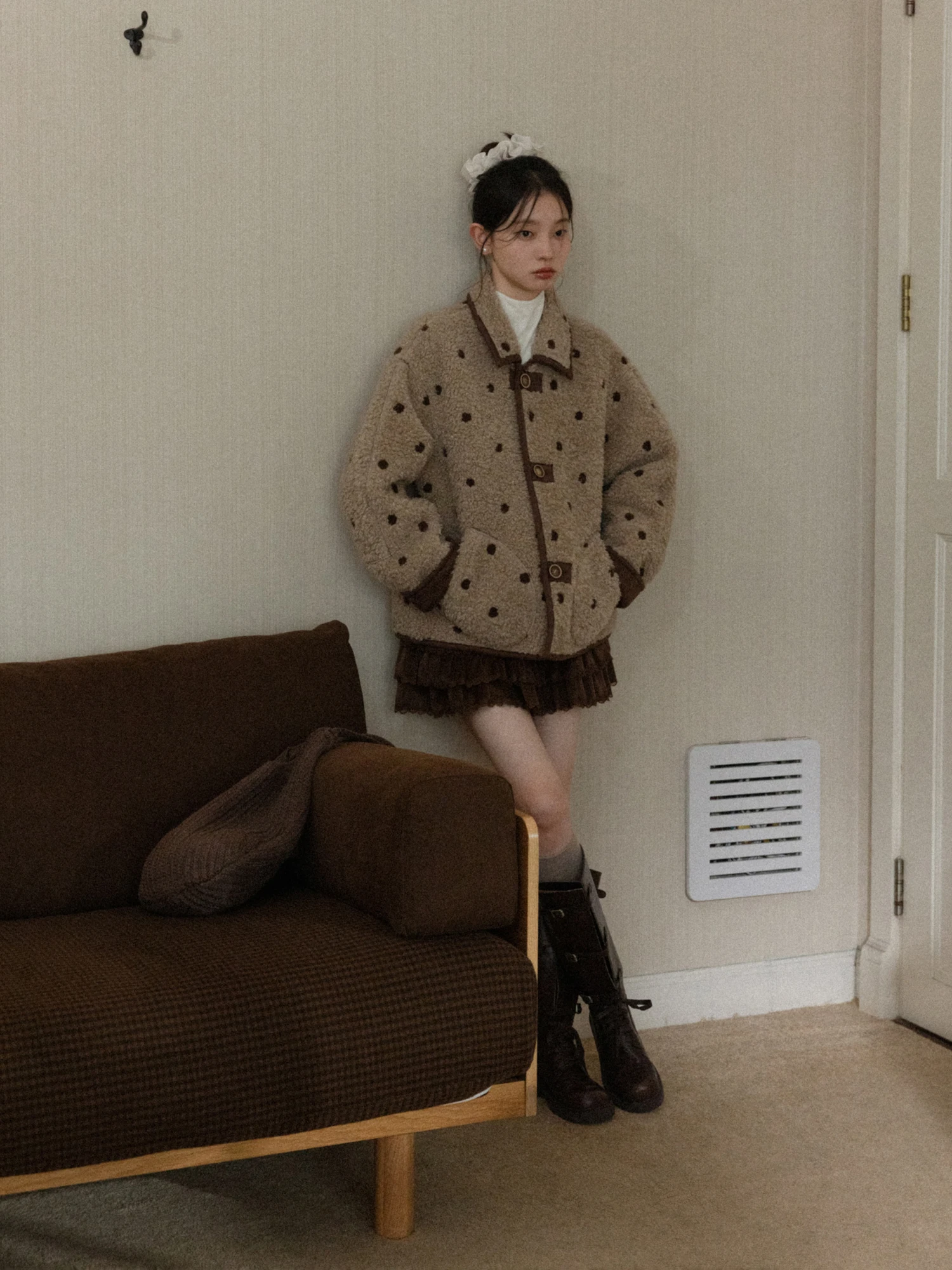 سترة نسائية شتوية فضفاضة بنمط النقاط الكلاسيكي من كانتون إس، مصنوعة من الجلد الصناعي مع فرو، تصميم علوي مريح وفضفاض