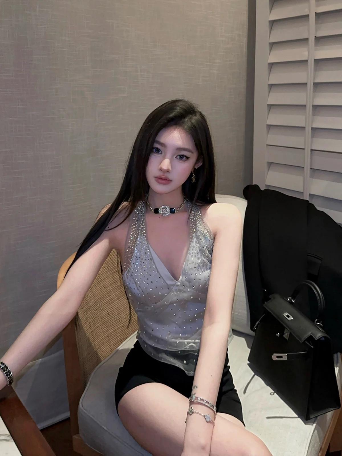 

Летний блестящий комплект из двух предметов: топ с V-образным вырезом и бретелями, модный повседневный стиль, полиэстер