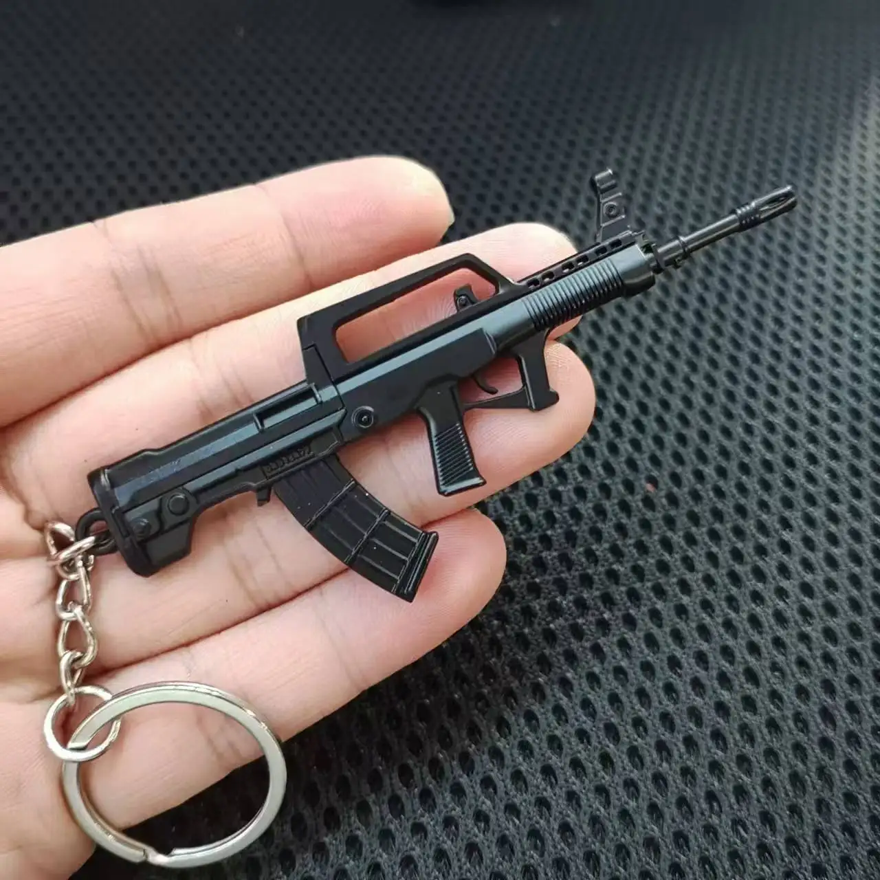 Mini QBZ95 M7 Submachine gun Alloy Rifle Model Portable Pistol Keychain Bag Toy Gun Fidget Toy for Boy Collection Adults Gift