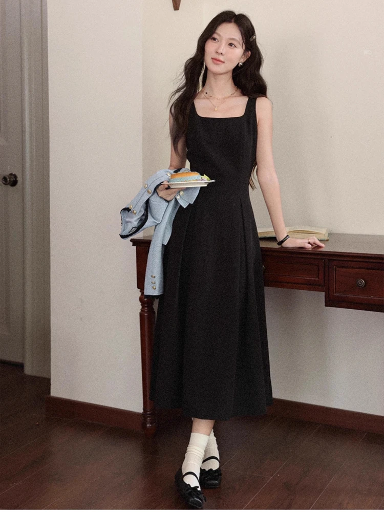 

ALXNAN Black Slingback Dress with Square Collar Waist-Defining Fit A-Line Silhouette and Long Length for Early Autumn L57108