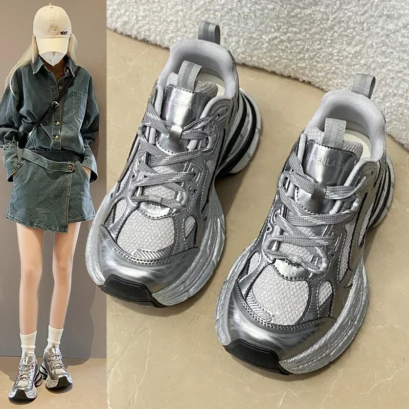 أحذية رياضية نسائية مكتنزة بيضاء فاخرة للسيدات للجري أحذية رياضية كاجوال عصرية خفيفة رياضية للياقة البدنية أحذية شبكية بكعب متوسط