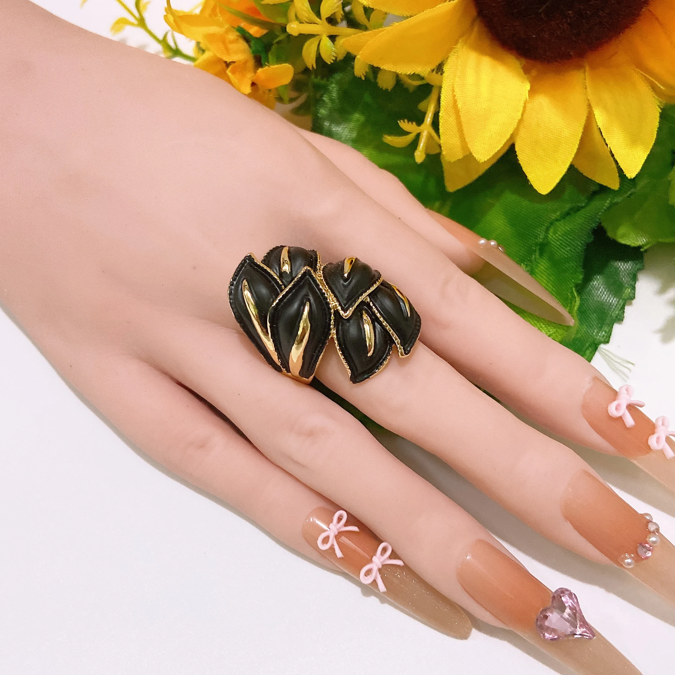New Chic Black Enamel Gold Tone Ring Bold Swirl & Geometric Designs Luxury Fashion Jewelry for Women’s Party & Daily Wear Hot