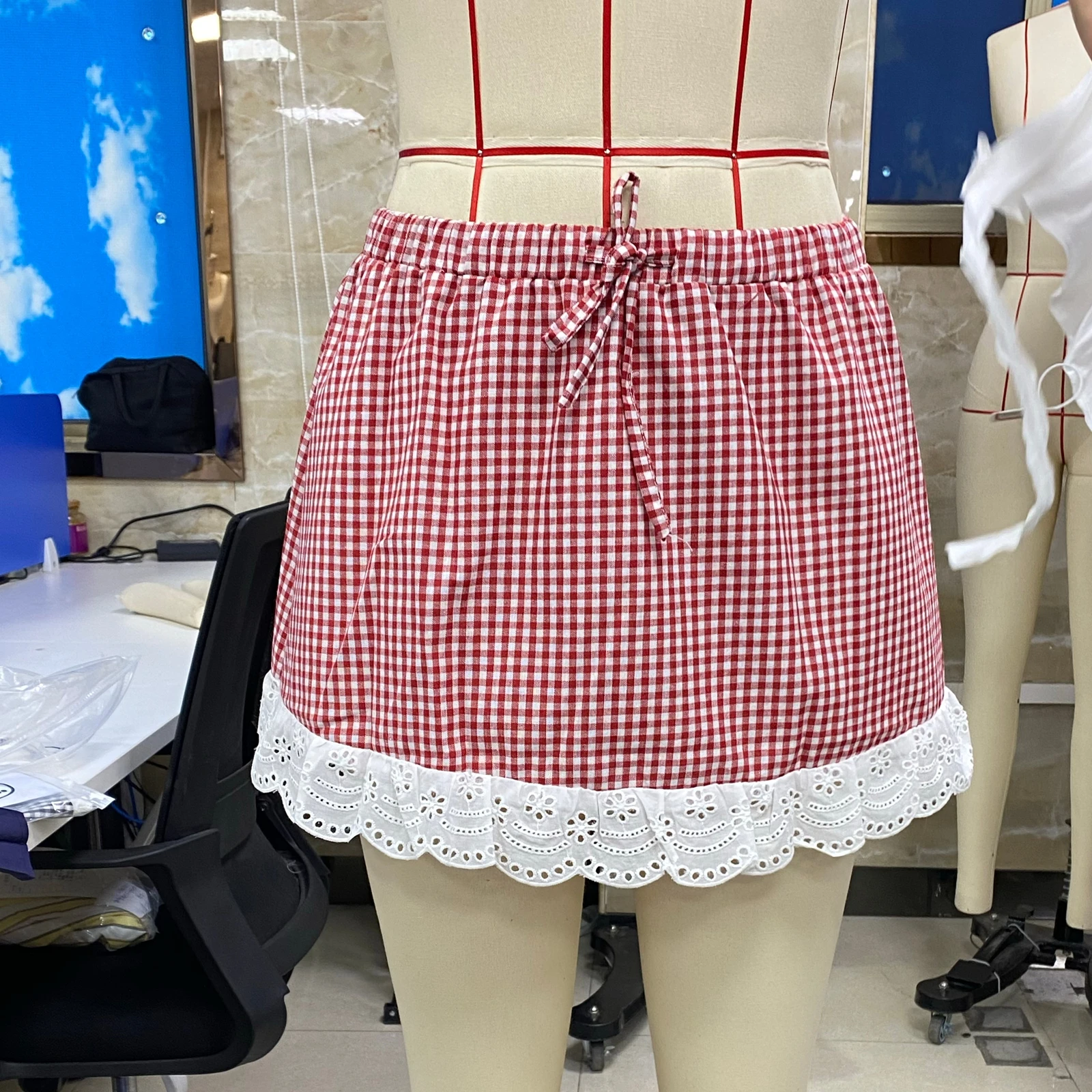 Minigonna scozzese da donna con finiture in pizzo, vita bassa elastica, gonna corta a trapezio per vacanze al mare, feste estive, abbigliamento quotidiano, streetwear