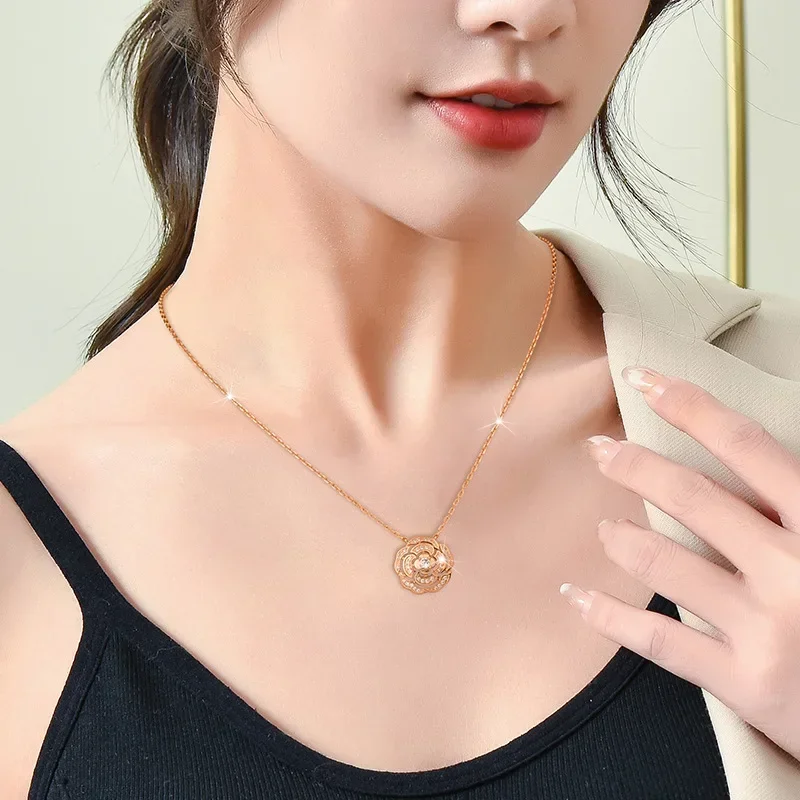 2025 Collana in oro bianco con pietra in oro rosa Collana con camelia Catena con clavicola