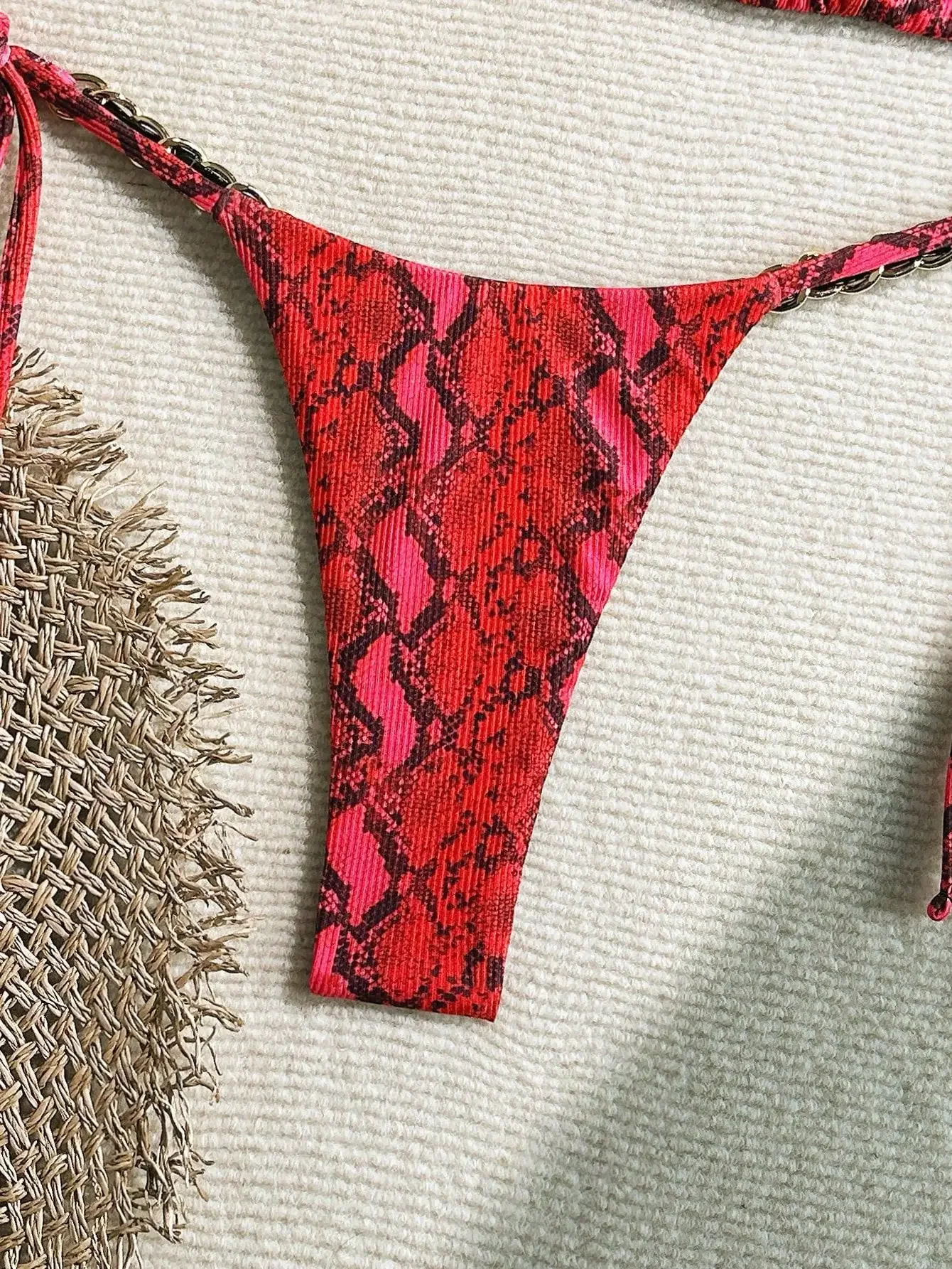 セクシーなレッドスネークスキンプリントマイクロビキニ 2025 女性メタルストラッププッシュアップネクタイサイド Tバック水着ビーチ水着包帯水着