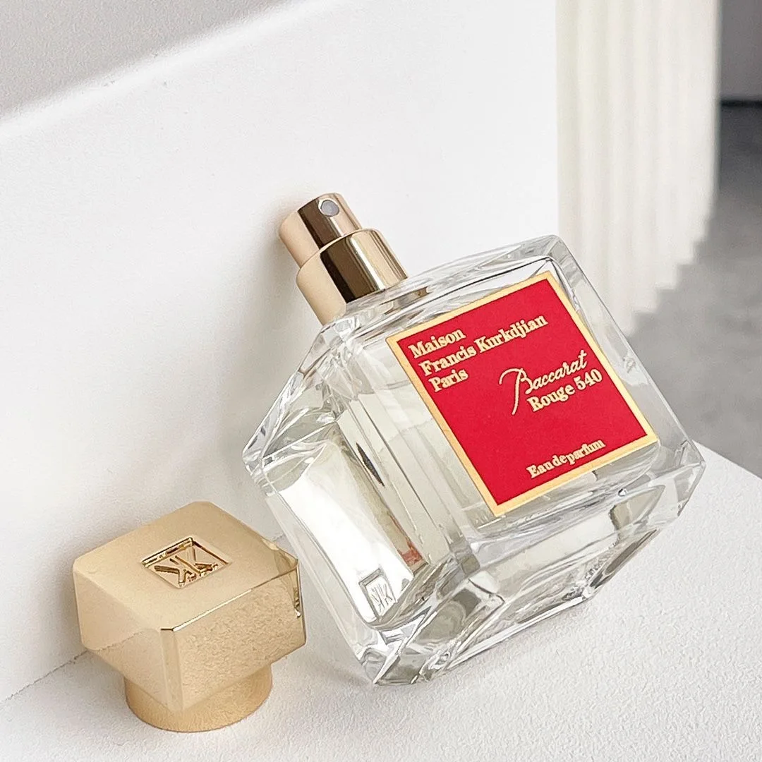 

Baccarat Rouge 540 Eau de Parfum, унисекс-парфюм с насыщенными древесными нотами, идеальный подарок для близких, стойкий аромат.
