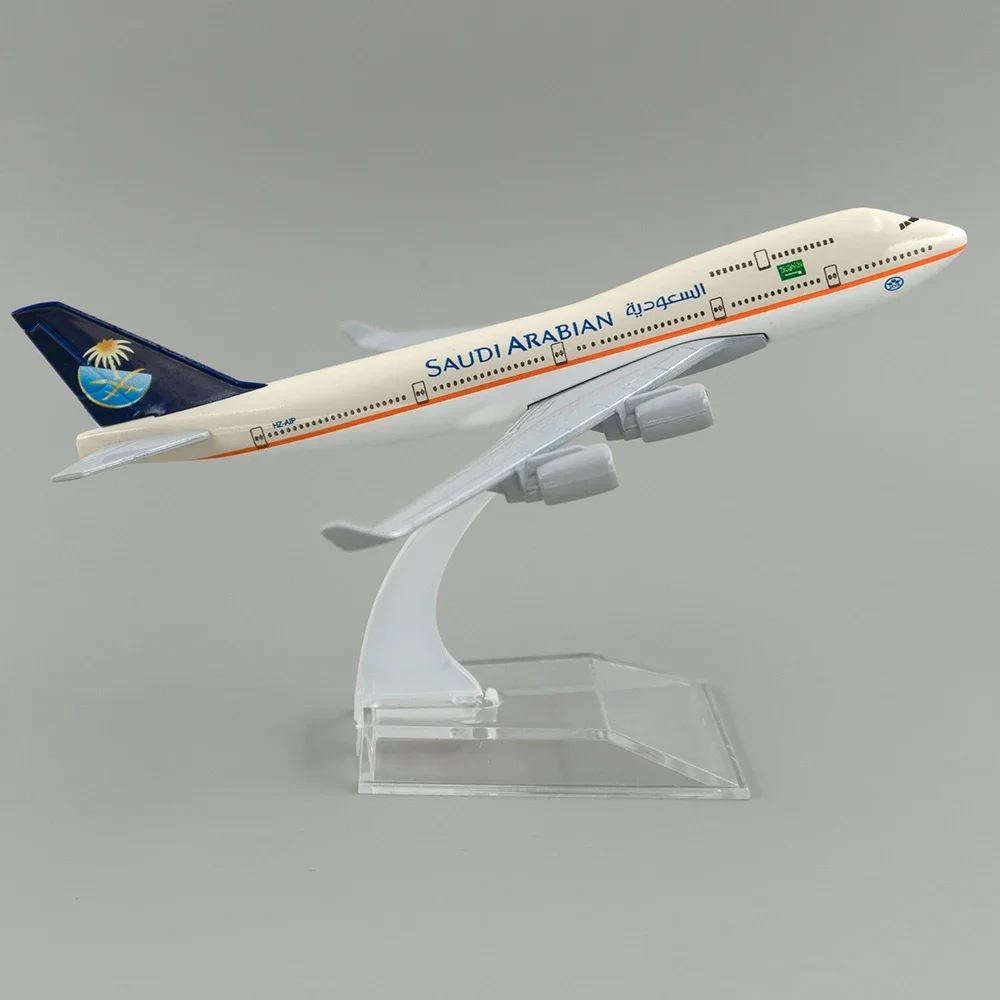 Avião de liga em escala 1/400, boeing 747, arábia saudita, 16cm, modelo b747, brinquedos, decoração, coleção de presentes para crianças