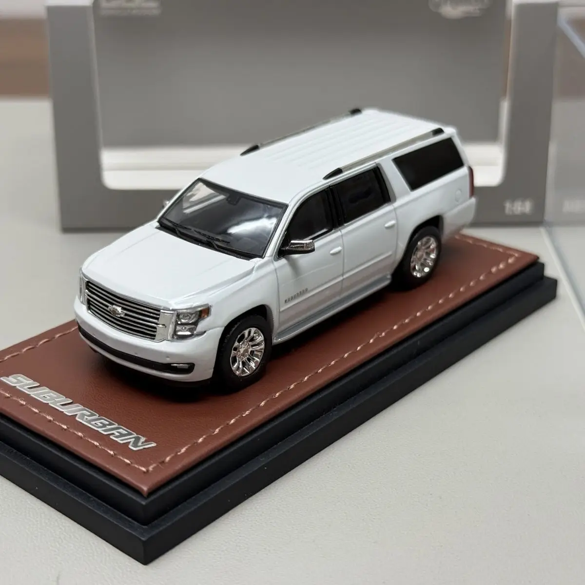 

GOC 1/64 Suburban SUV Alloy Car Diecasts & Toy Vehicles Car Model Miniature Scale Model Car For Children