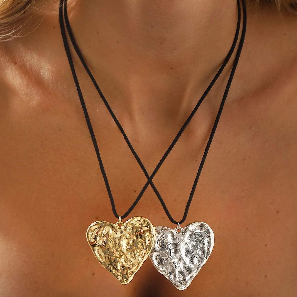 N12862 fashionable retro alloy love pendant necklace, temperament versatile drawstring heart-shaped collarbone chain for women