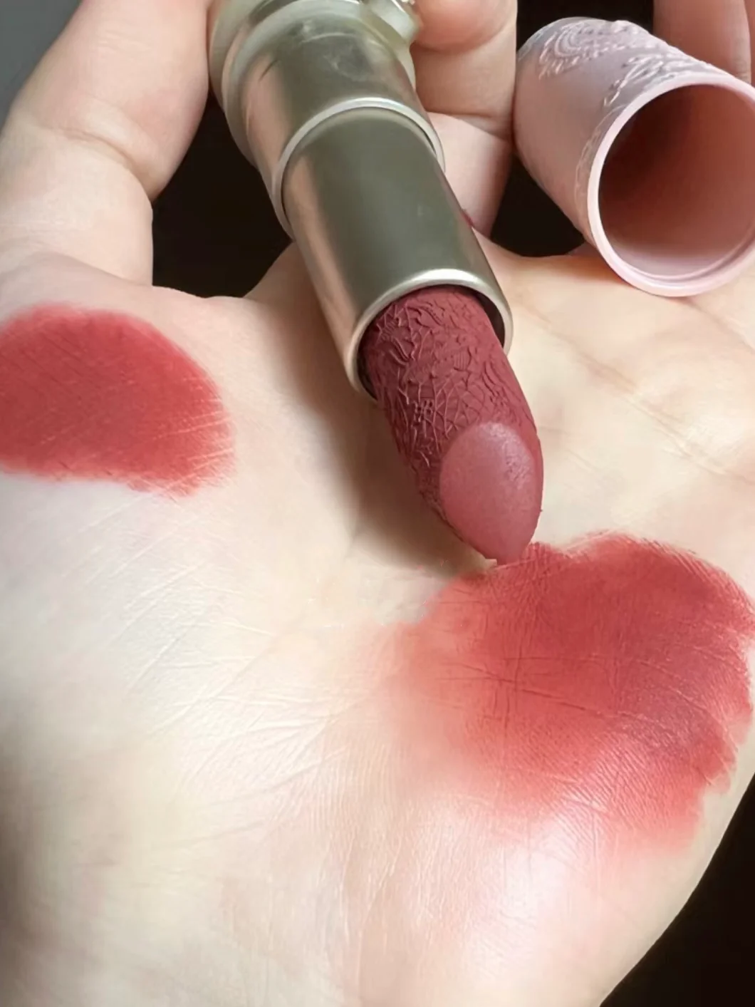 Colorrose Embossed Lipstick Niche Brand Milk Tea Lipstick Cameo Brown Matte Moisturizing Parity Makeup Classical Western Beauty