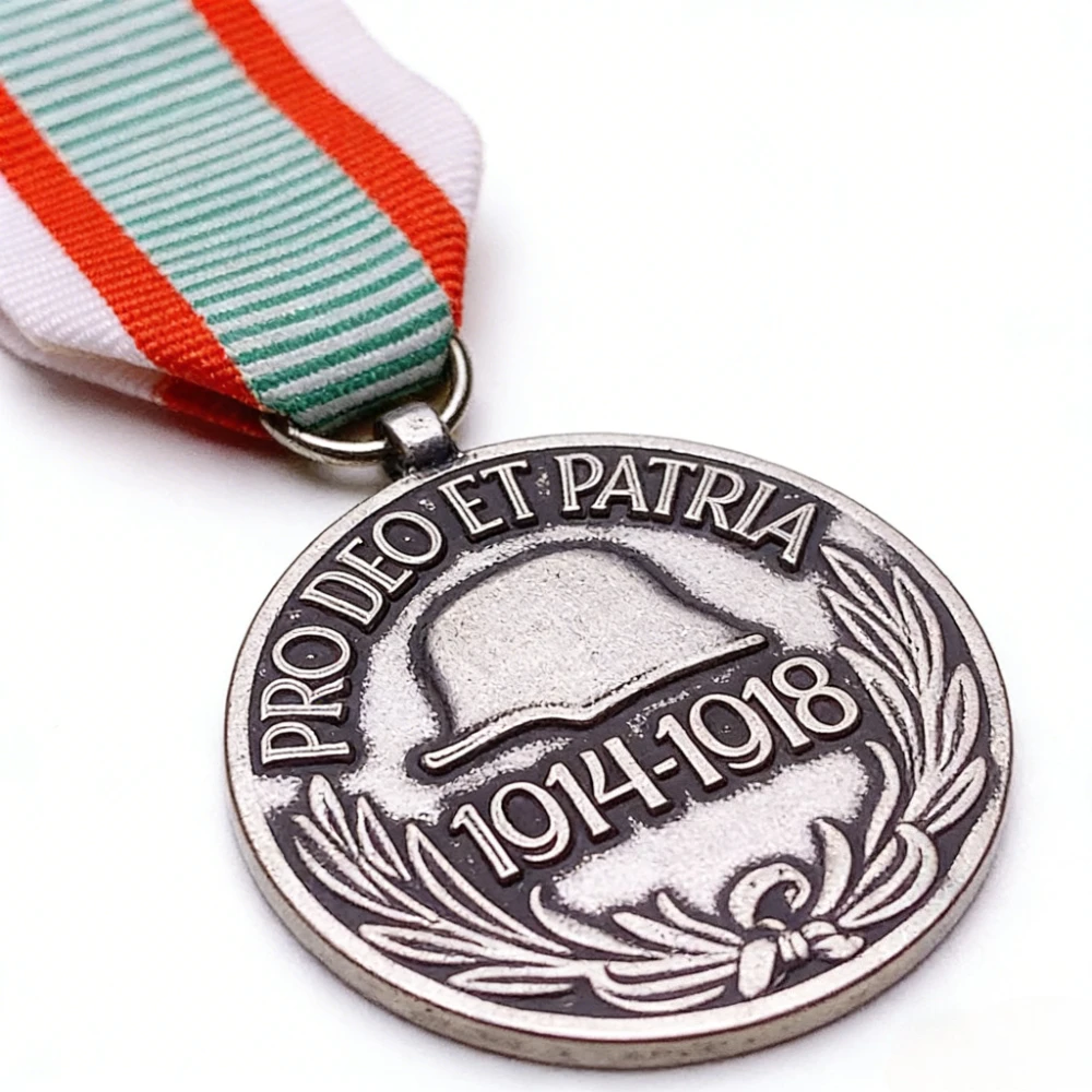 1pc World War I Medal Hungary Badge Medal Brooch Accessory Pendant Decoration Crafts