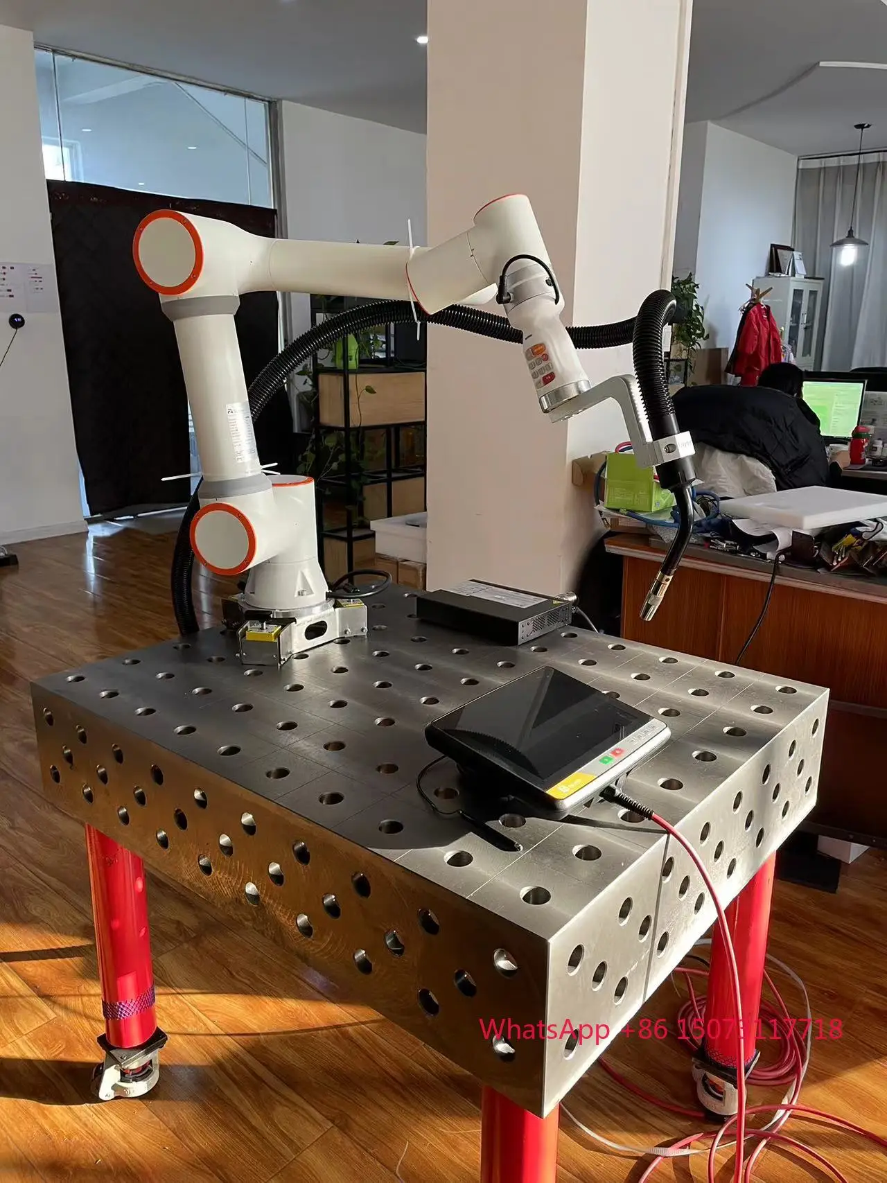 Sześcioosiowy robot kolaboracyjny do spawania