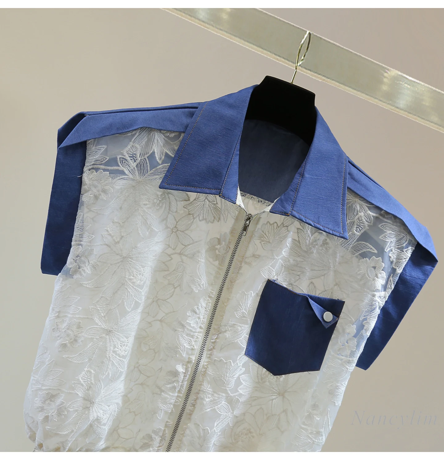 Camicia senza maniche abbinata ai colori ricamati, camicetta sottile in vita con coulisse e cerniera in pizzo allentato estivo 2025 da donna