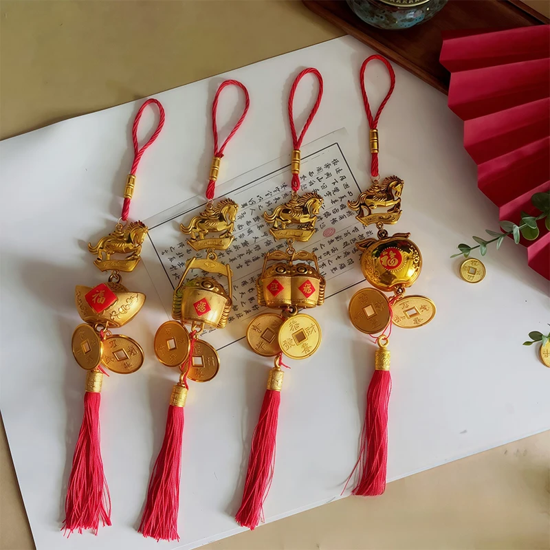 السنة الصينية الجديدة الذهب اللون البلاستيك الحصان قلادة طويلة شرابة حمراء الحلي للسيارة ديكور المنزل محظوظ سحر شنقا الديكور