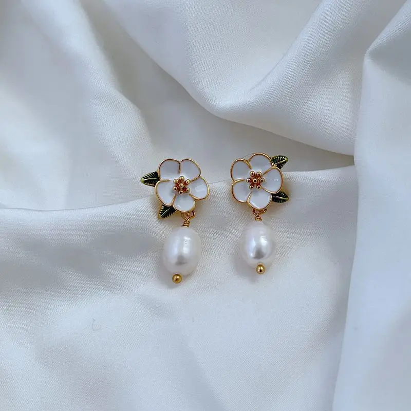 

New Style, Fashionable, Light Luxury Commuter Niche White Enamel Glaze Flowers, Freshwater Pearl Earrings for Women