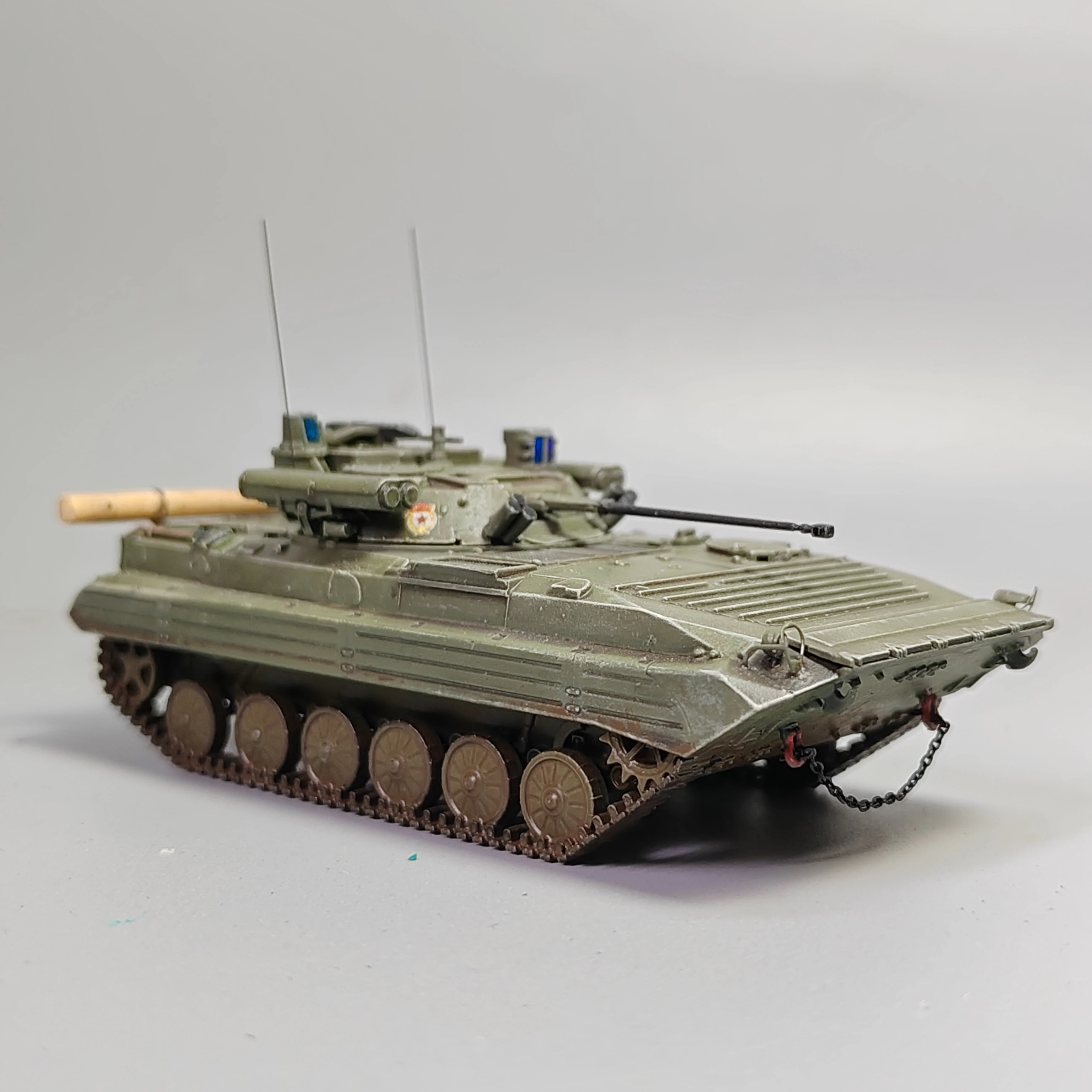 1:72 Scale Plastic Russian BMP-2M Infantry Fighting Vehicle Tank Model Militarized Combat Track Type Classics Souvenir Gifts Toy