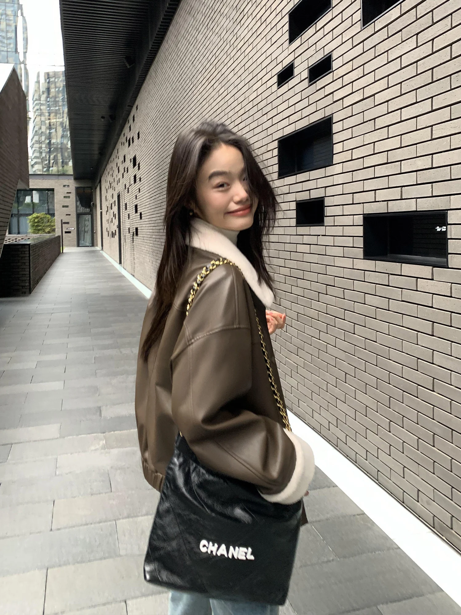 

Pusumede Black Lamb Fur Patchwork Biker Jacket Women's Street Style PU Leather Coat Short Length Long Sleeve Flip Collar