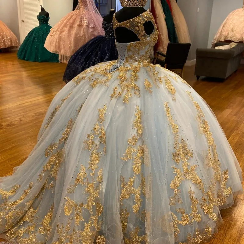 IRIDESCENT Sexy V-Neck Gold Applique Beaded Ball Gown Quinceanera Dresses Sleeveless Tull Princess Lace Up Sweet 16 15 Vestidos