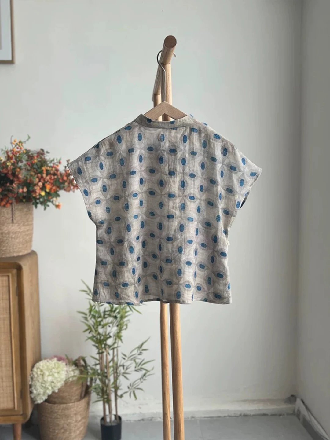 새로운 중국 스타일 면 린넨 여성 여름 레트로 민족 스타일 비스듬한 칼라 버튼 플라이 스타일 티셔츠...