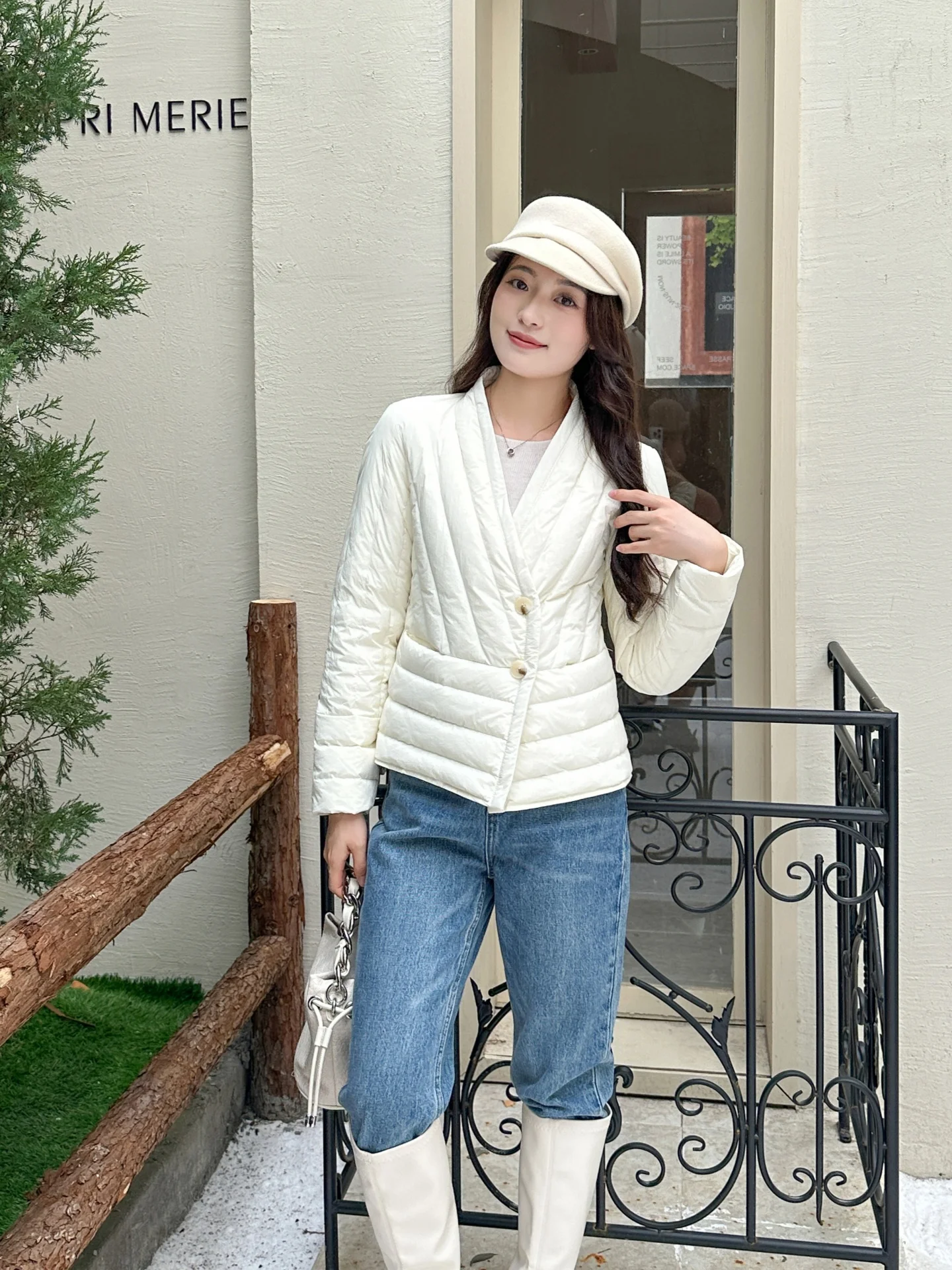 Leichte Daunenjacken für Damen im Winter mit V-Ausschnitt, einzigartige einfarbige All-Match-warme Mäntel, tägliches Pendeln, lockeres, langärmliges Oberteil