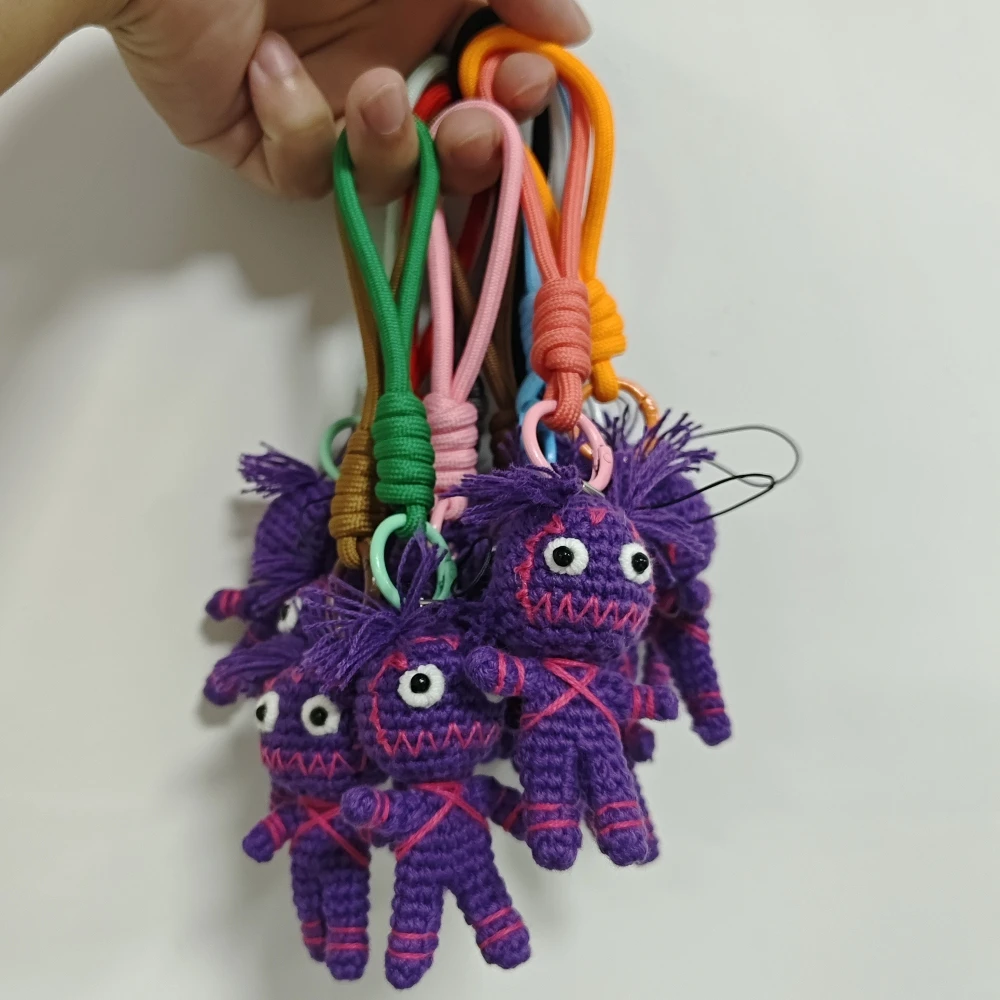 Muñeca vudú púrpura de 7cm, llavero de hija querida, llaves de coche, bolsos, colgantes, regalo hecho a mano para Halloween, Cosplay, accesorio de brujería