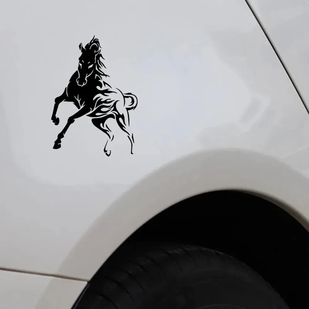 ملصق سيارة من الفينيل بتصميم حصان الجري مقاوم للماء ومقاوم للأشعة فوق البنفسجية لسيارات الدفع الرباعي ونافذة جسم السيارة مناسبة عالميًا