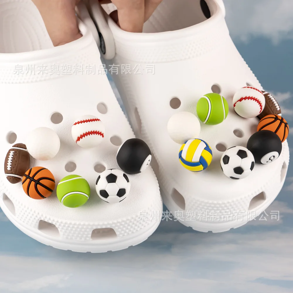 أحذية كرة القدم الكرتونية بقعة PVC كرة السلة تنس كرة القدم ثلاثية الأبعاد الكرة ثلاثية الأبعاد ثقب الأحذية الملحقات