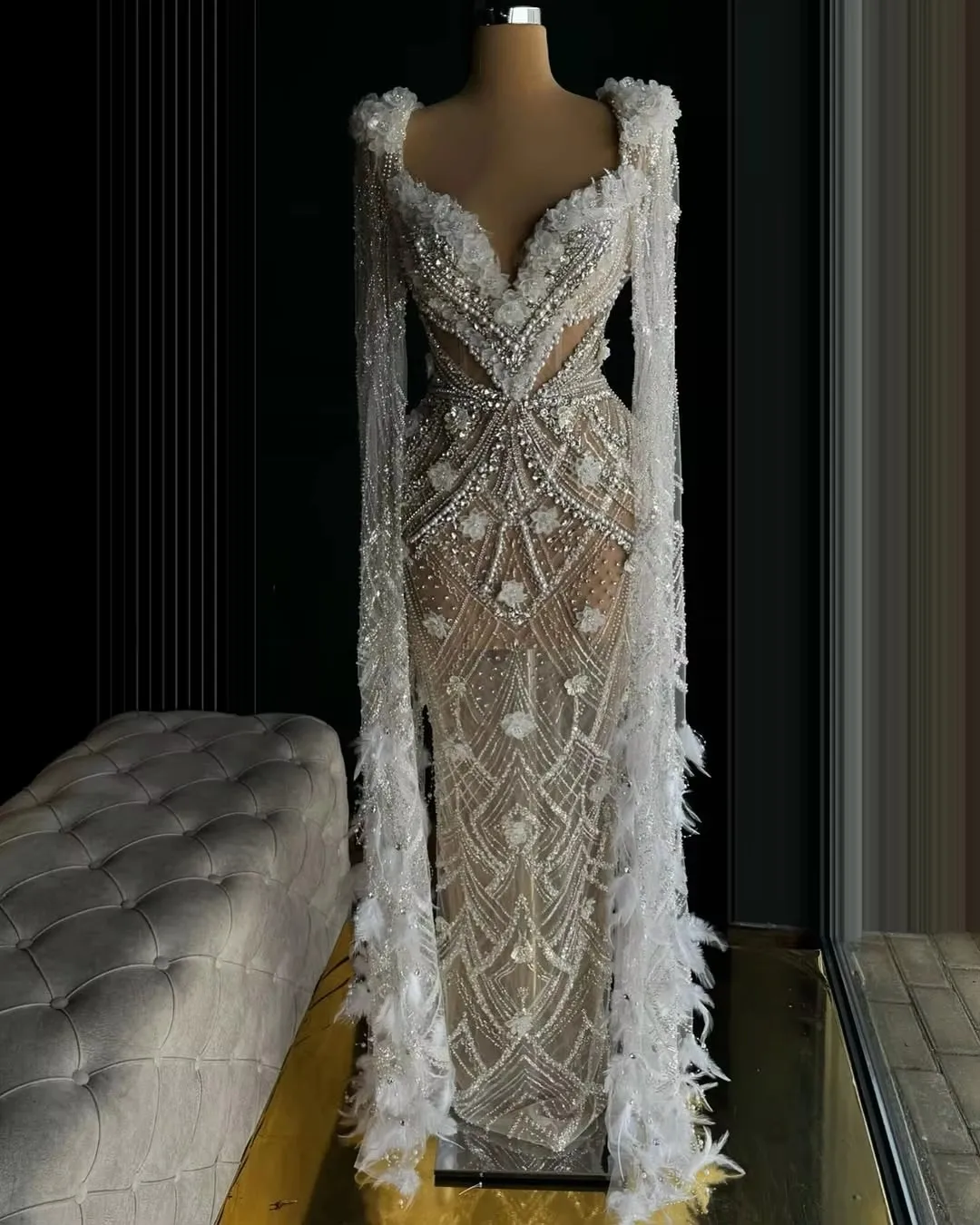 Romantic White Feather 3d Flower Evening Gown With Sheer Crystal Mermaid Gown Pearl V-Neck Prom Dress Beach Dress Haute Couture view 2