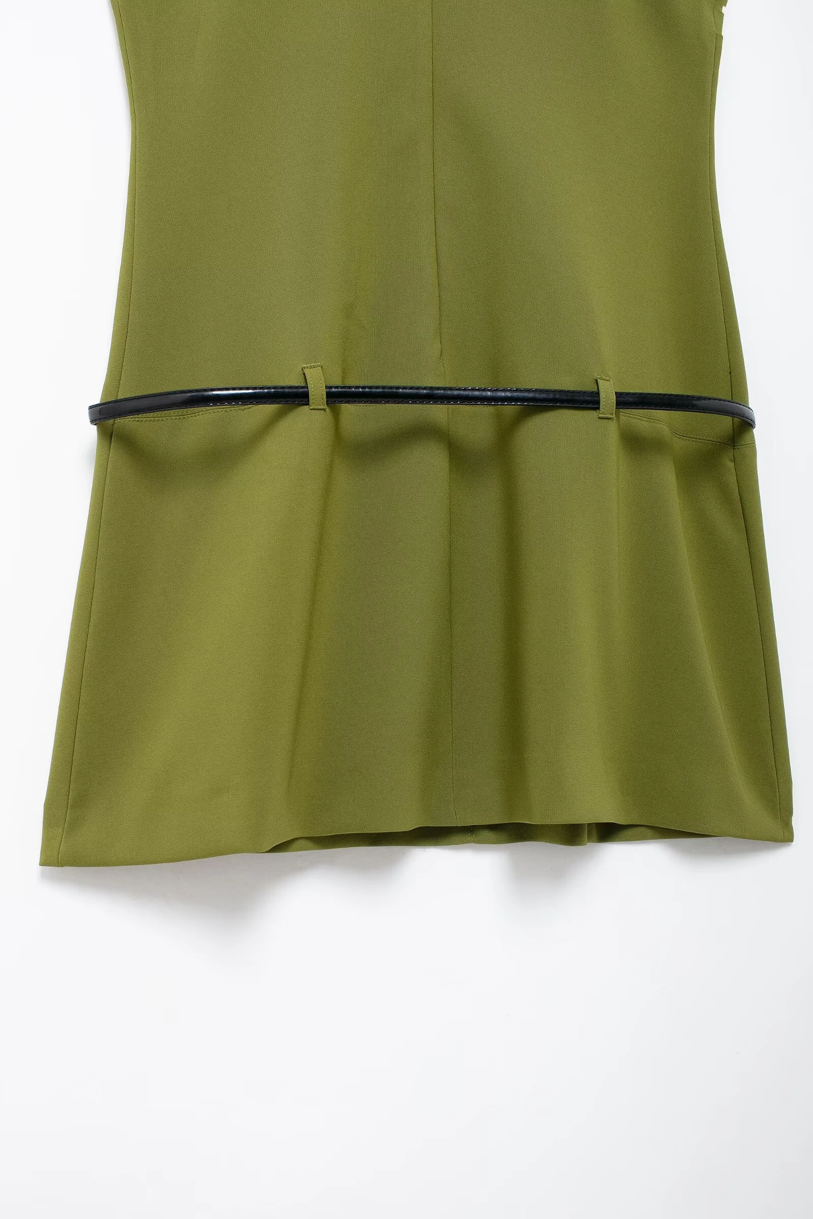 Elegancka, seksowna sukienka na ramiączkach wakacyjna plażowa damska sukienka letnia 2025 z paskiem zielona mini plisowana damska sukienka na imprezę z szarfami